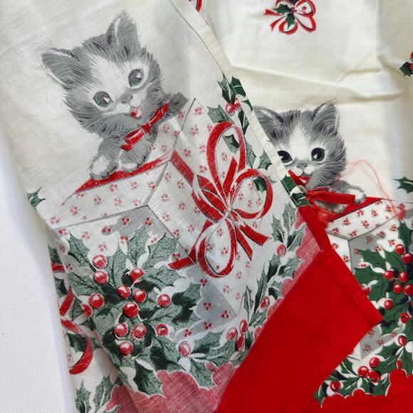 Vintage 1960’s Christmas Apron with Kittens and Holly - Picture 4 of 7